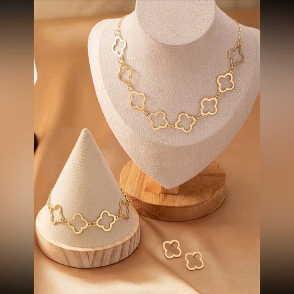 Gold Four Leaf Hollow Out Necklace Bracelet Matching Earrings Three Piece Set - Picture 2 of 5